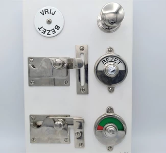 Toilet- en badkamerbeslag